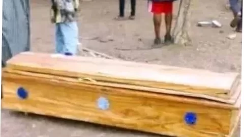 Family Rejects Coffin By Their Son- In- Law Because They Claim It’s Too “Ugly”