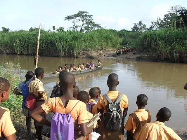Some students cross crocodile-infested ponds to go to school - Amaliba