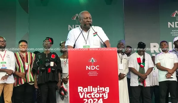 In addition, John Mahama informed the people that if the NDC takes power, they will prioritise justice for all victims and their families in similar cases. "We are all aware of what occurred here in 2020, which resulted in the deaths of three of our people." When elected president of a country, you must be president for everybody. Since the tragedy occurred here, the president and his appointees have neglected to apologise.